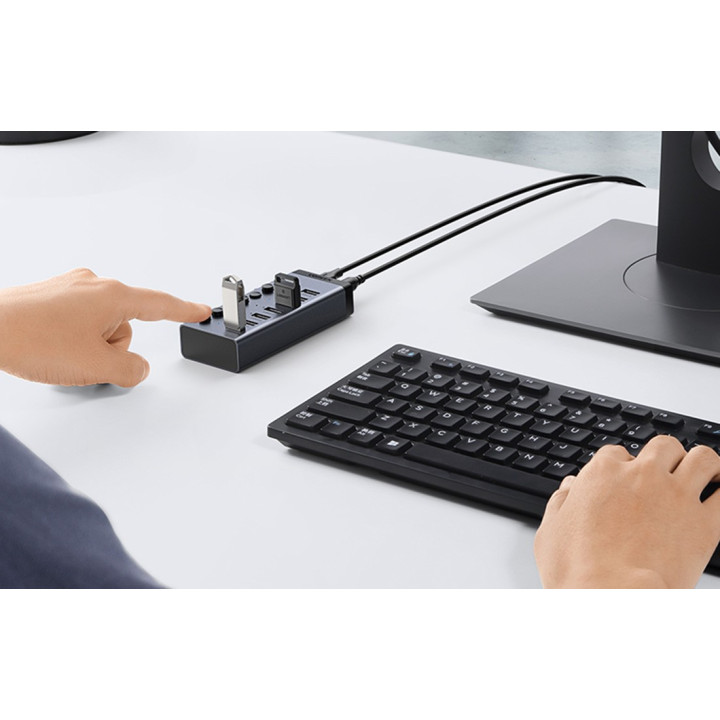 UGREEN 90307 Hub 7w1 USB-C, 7x USB-A 3.0 12V 2A czarny