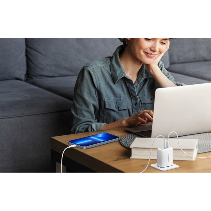 UGREEN ladowarka sieciowa 65W 2x USB-C, 1x USB biala