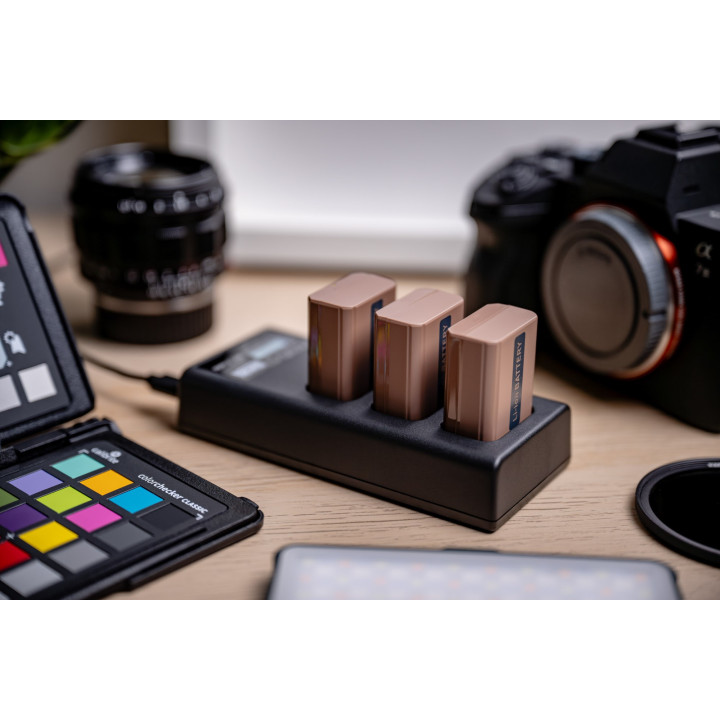 Ładowarka trzykanałowa CD-USB-C do akumulatorów NP-BX1 do Sony