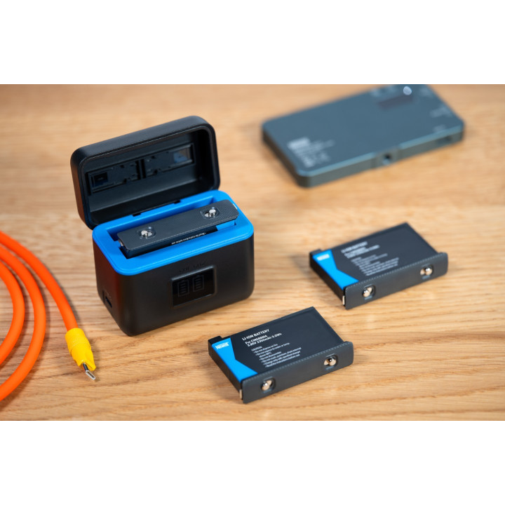 Ładowarka dwukanałowa STD-USB do akumulatorów CINSBBMA do Insta360 X4