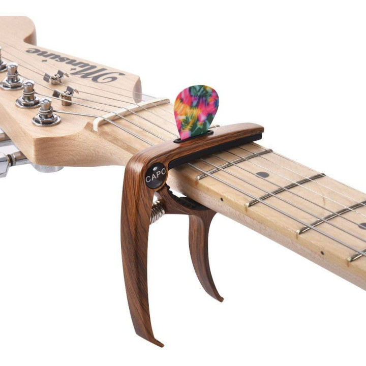 Kapodaster do gitary z uchwytem na kostkę - wood FONOTE CAPO-PICK-WD