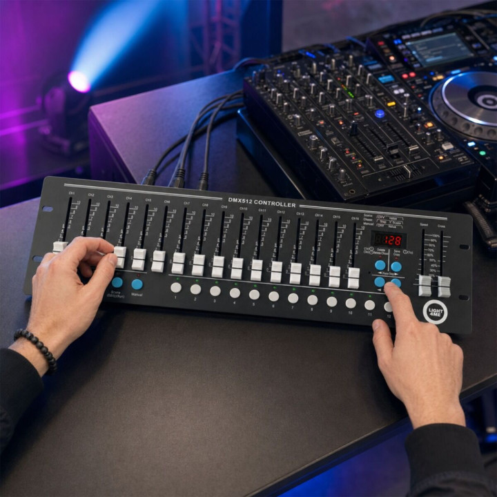 LIGHT4ME DMX 192 F16 sterownik DMX 192-kanałowy 16 suwaków rack 19" 3U