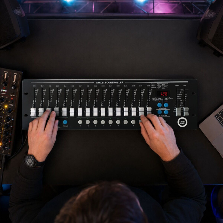 LIGHT4ME DMX 192 F16 sterownik DMX 192-kanałowy 16 suwaków rack 19" 3U